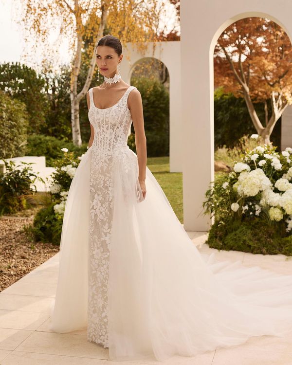 NESS - Version with tulle overskirt, lace with beadwork, includes choker. 1