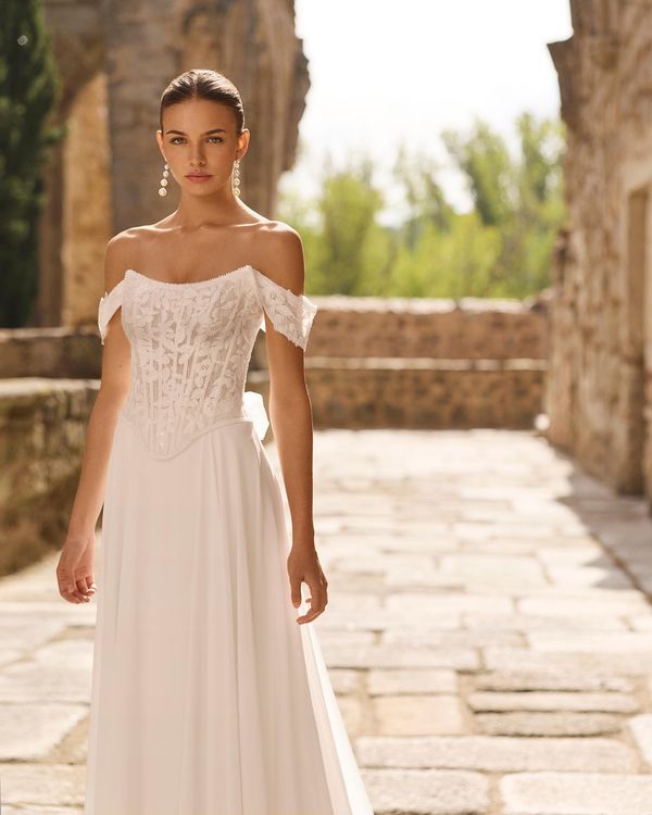 PORTIA - Zweiteiliges Brautkleid mit gerader Silhouette. Trägerloses Herzausschnitt-Dekolleté mit abnehmbaren Trägern. Perl... 1