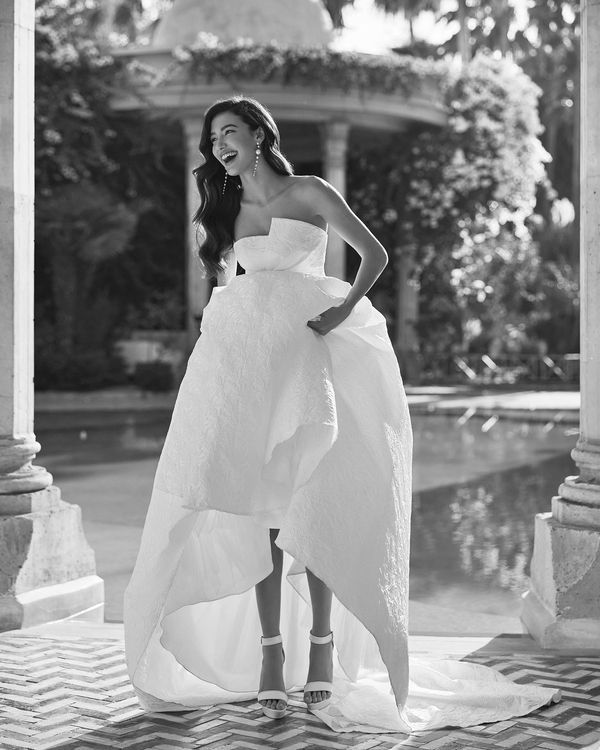 AZALY - Vestido de novia de corte princesa y estilo romántico, realizado en brocado Nature. Con escote palabra de honor y y... 1
